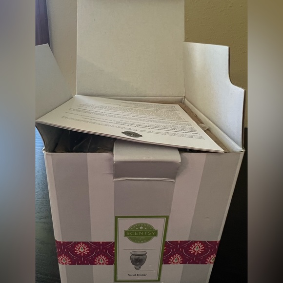 NEW Scentsy PRETTY BIRD WARMER & NEW SAND DOLLAR Nightlight Scentsy Warmer - Picture 14 of 16